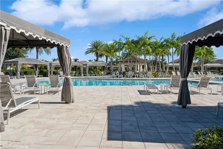 Pool/Cabanas