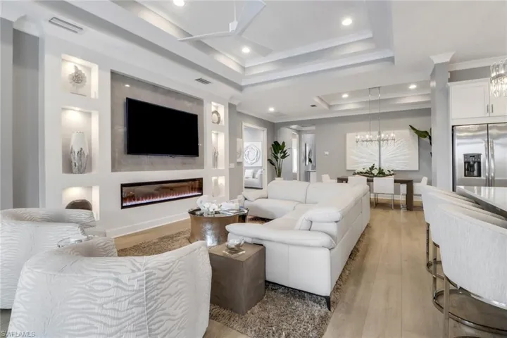 6225 Antigua Way, Naples, Florida 34113