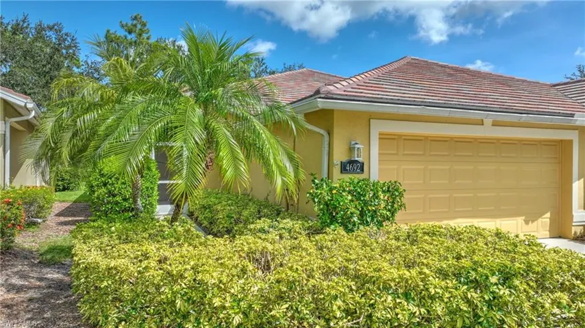4692 Fairloop Run, Lehigh Acres, Florida 33973