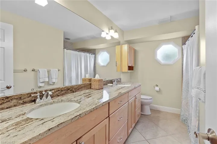 675  Harbour  DR, Naples, FL 34103