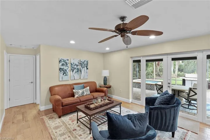 675  Harbour  DR, Naples, FL 34103