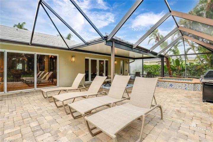 675  Harbour  DR, Naples, FL 34103