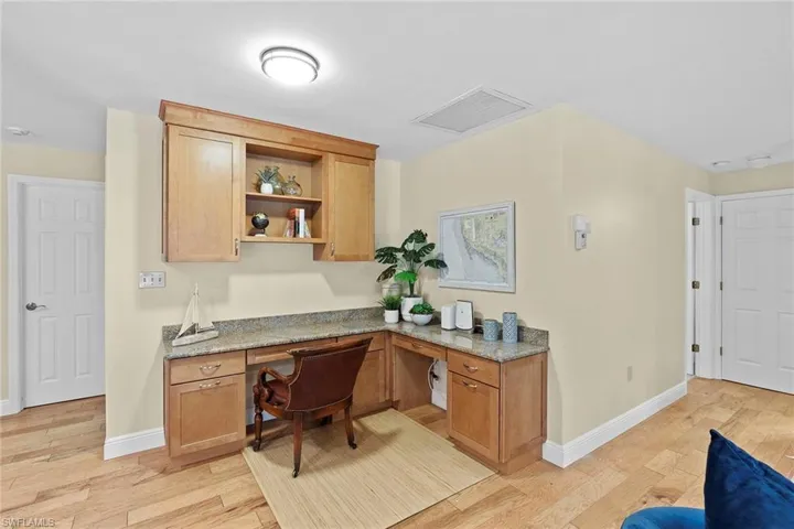 675  Harbour  DR, Naples, FL 34103