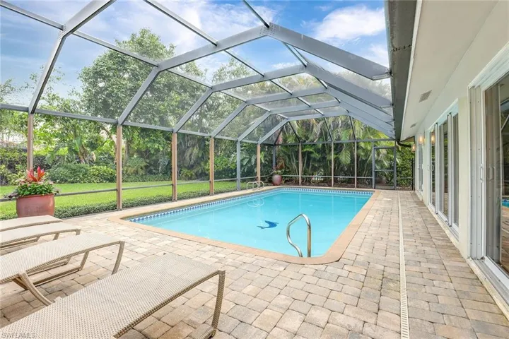 675  Harbour  DR, Naples, FL 34103