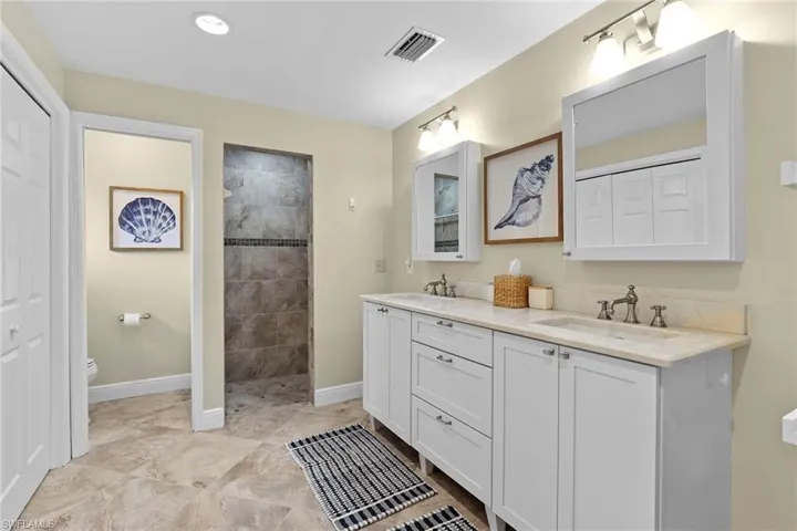 675  Harbour  DR, Naples, FL 34103