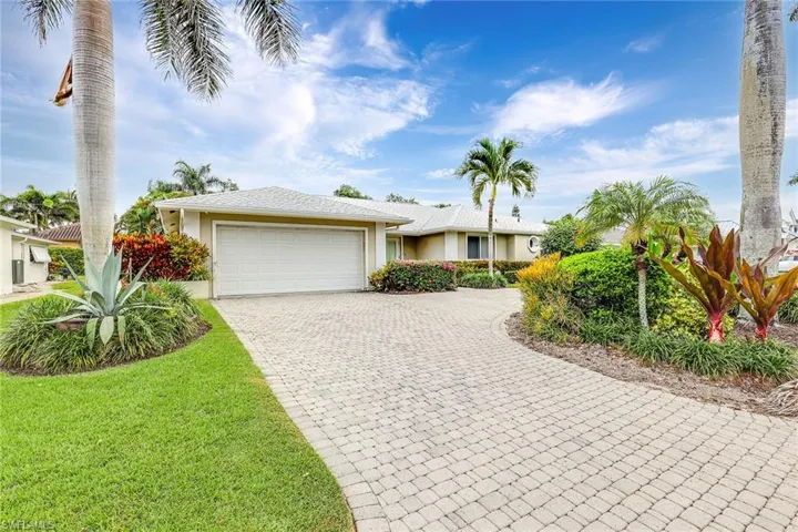 675  Harbour  DR, Naples, FL 34103