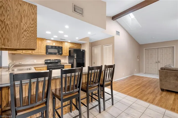 Kitchen with large peninsula