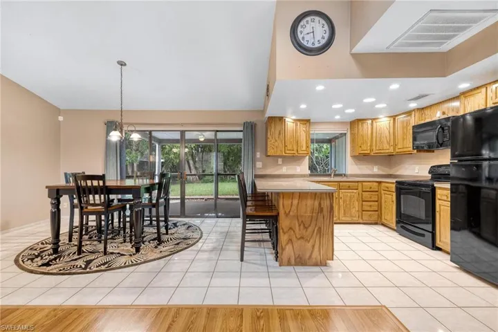 Kitchen & dining area