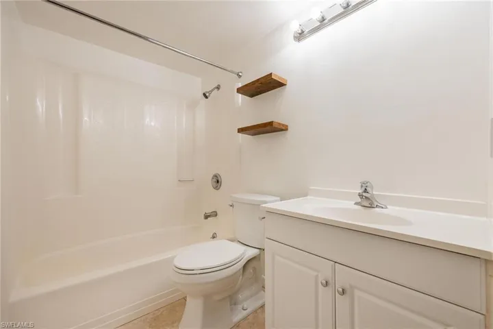 Guest bathroom with tub/shower combination