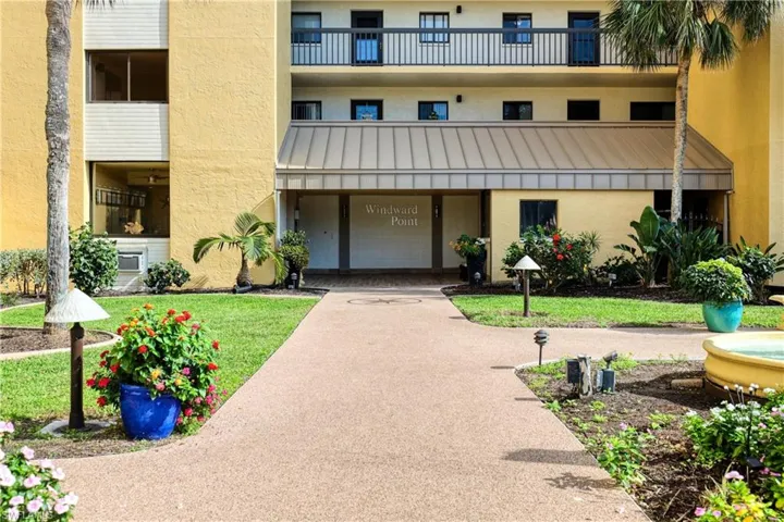 View of apartment building / complex