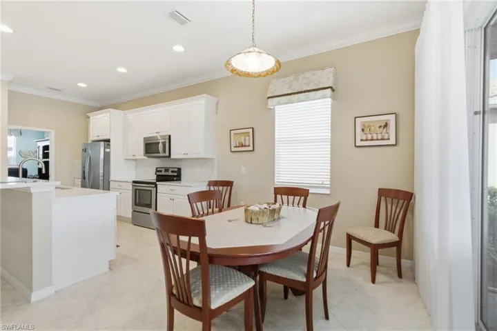 Eat-in kitchen
