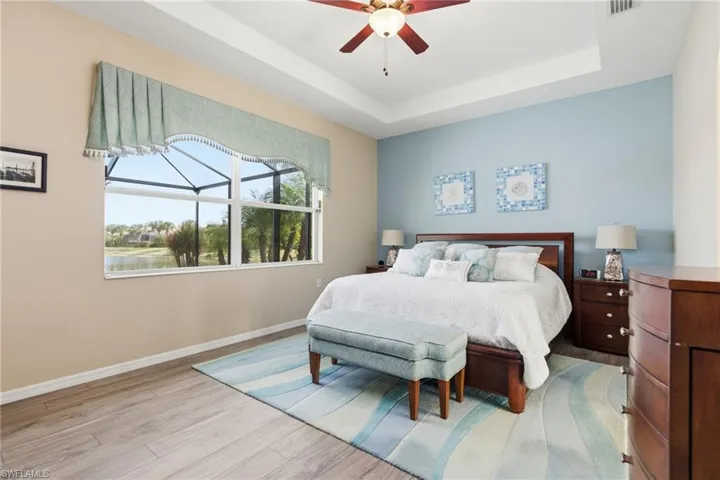 Large Master with tray ceiling