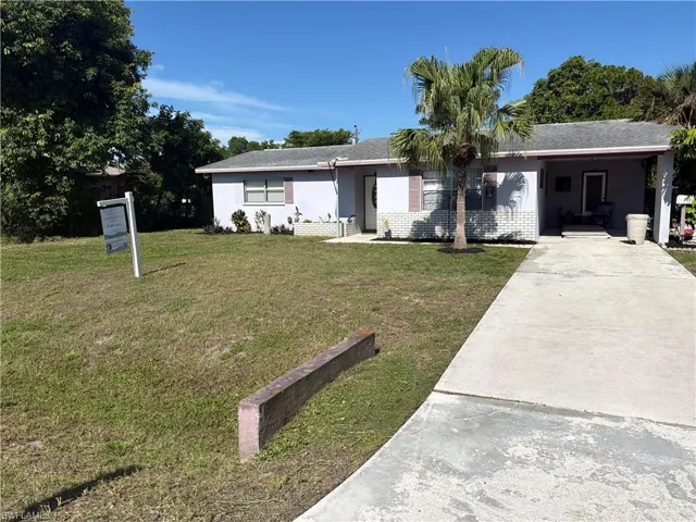 17 Illinois Rd, Lehigh Acres, Florida 33936