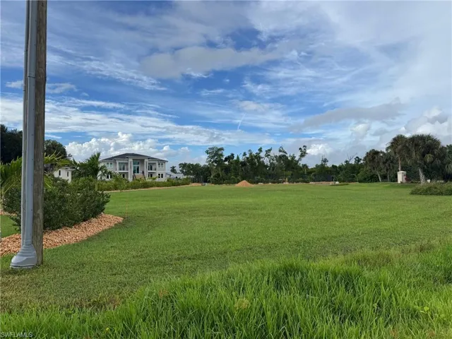 Surrounding community with a yard