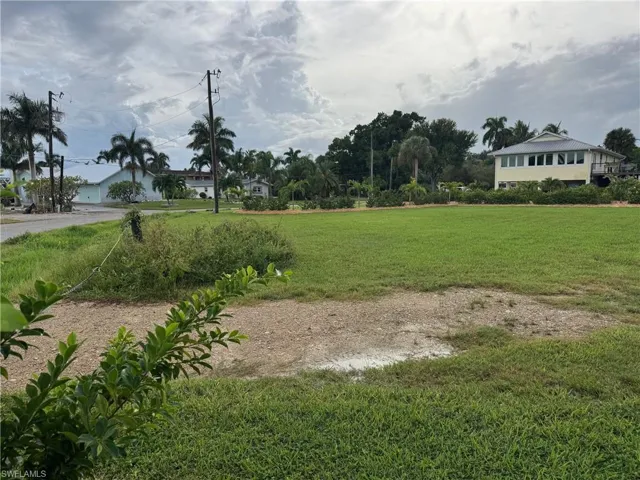 Surrounding community with a lawn