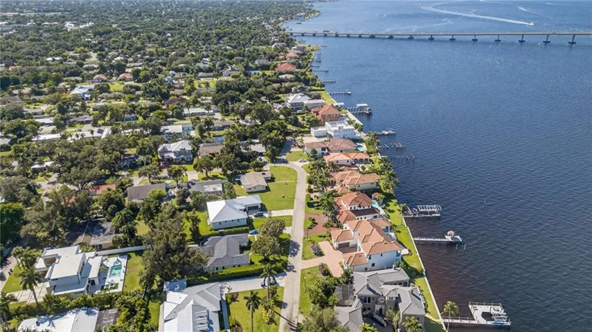 3965 W Riverside Dr, Fort Myers, Florida 33901