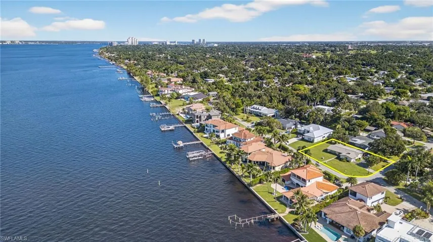 3965 W Riverside Dr, Fort Myers, Florida 33901