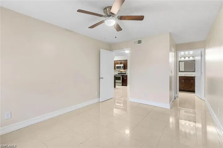 5323  Summerlin  RD, Fort Myers, FL 33919