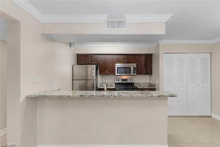 5323  Summerlin  RD, Fort Myers, FL 33919
