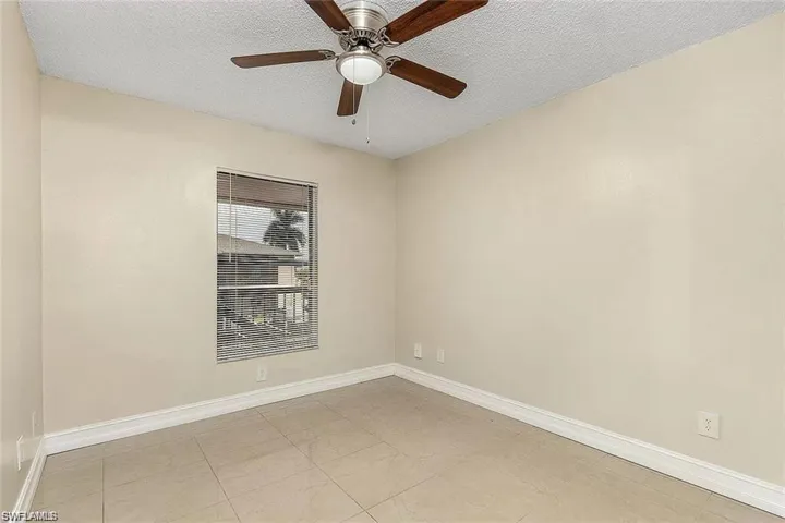 5323  Summerlin  RD, Fort Myers, FL 33919