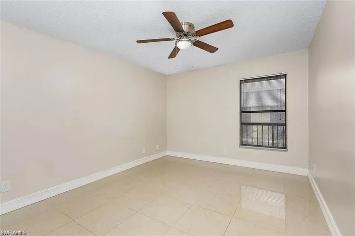 5323  Summerlin  RD, Fort Myers, FL 33919