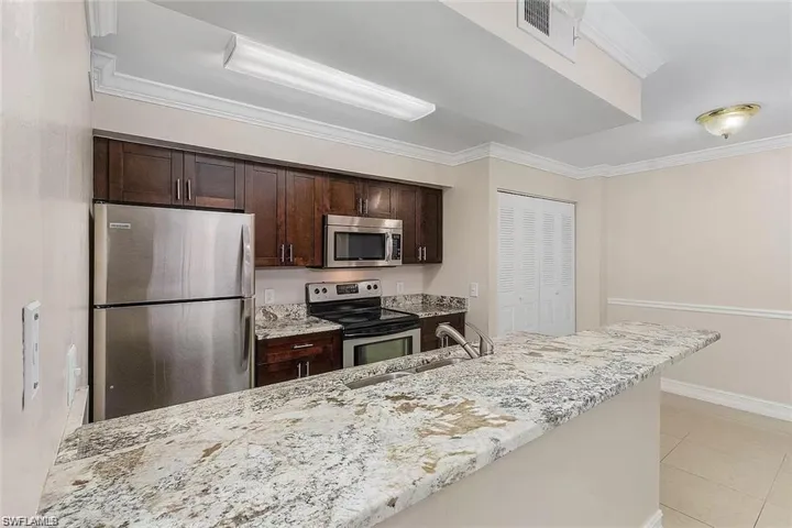 5323  Summerlin  RD, Fort Myers, FL 33919