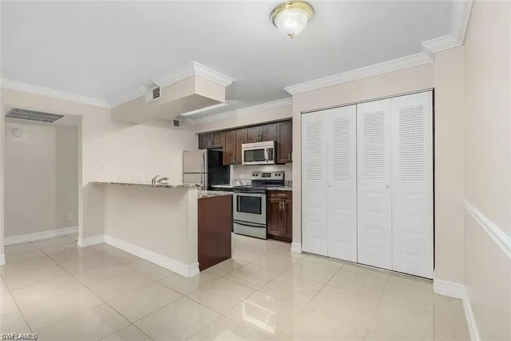 5323  Summerlin  RD, Fort Myers, FL 33919