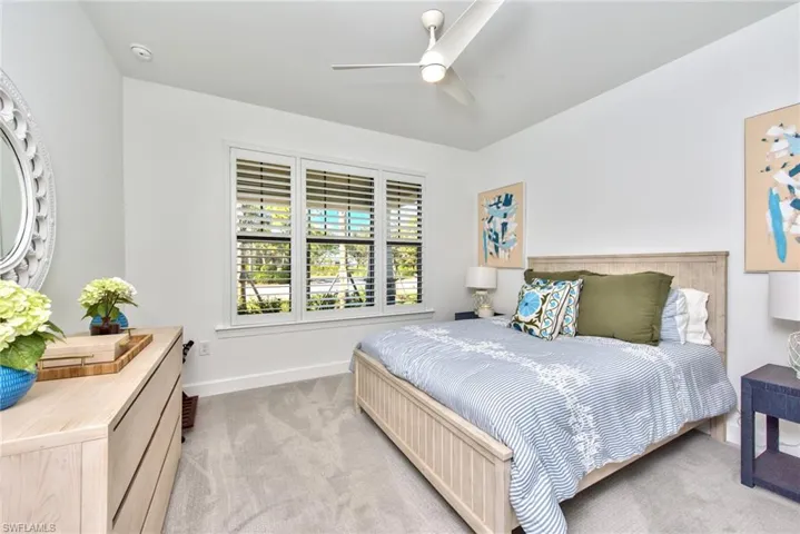 9280  Cormorant  DR, Naples, FL 34120