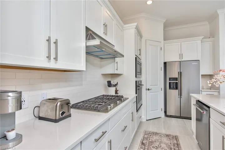 9280  Cormorant  DR, Naples, FL 34120