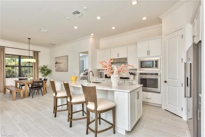 9280  Cormorant  DR, Naples, FL 34120