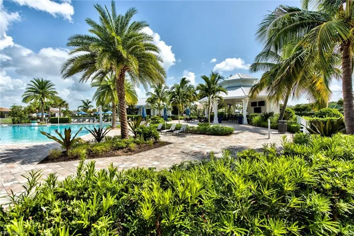 9280  Cormorant  DR, Naples, FL 34120