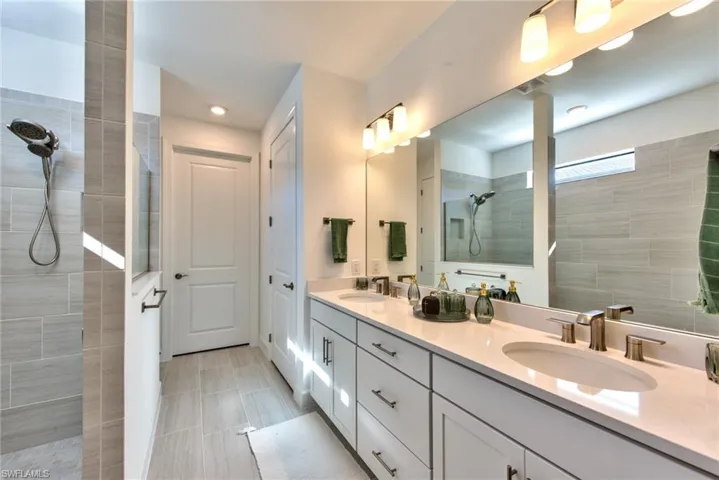 9280  Cormorant  DR, Naples, FL 34120