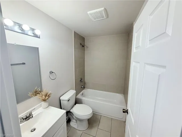 1405 Nelson Rd N, Cape Coral, Florida 33993