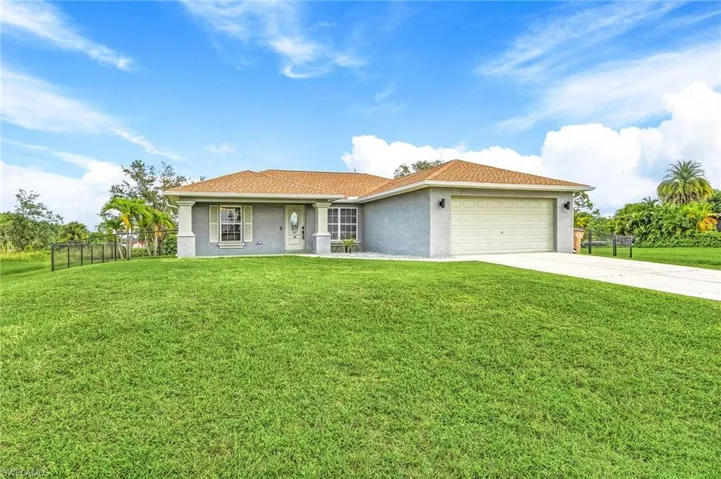 View of front facade with a front yard and a garage
