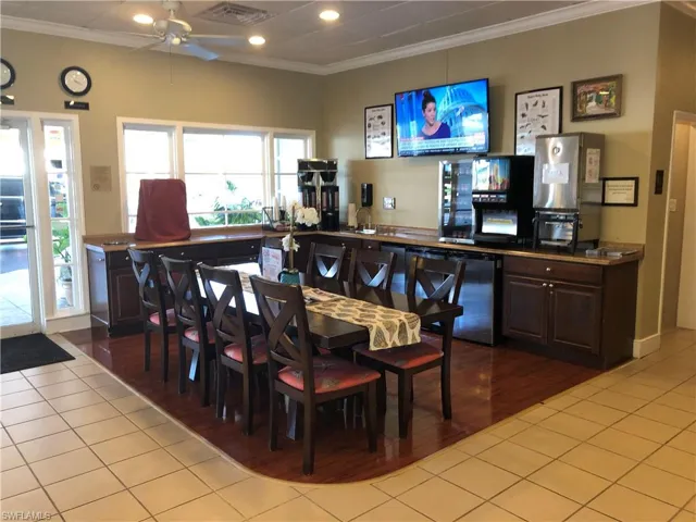 Community area & Continental Breakfast