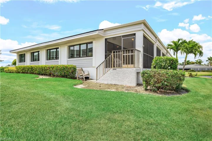 Lovely Greenspace, Easy Access to the Rear and Side Yard