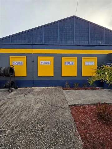 336  Gunnery S RD, Lehigh Acres, FL 33973