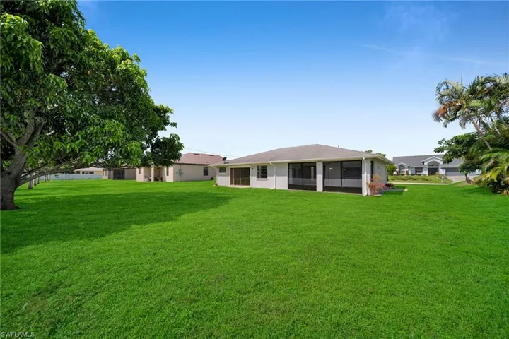 919 SE 5th  PL, Cape Coral, FL 33990
