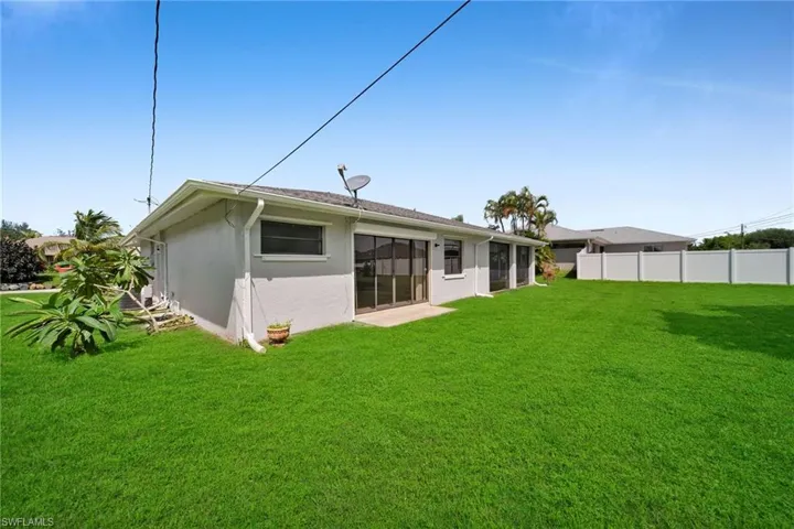 919 SE 5th  PL, Cape Coral, FL 33990