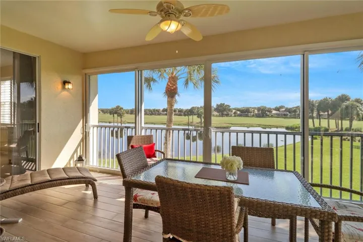 Sunroom / solarium with ceiling fan