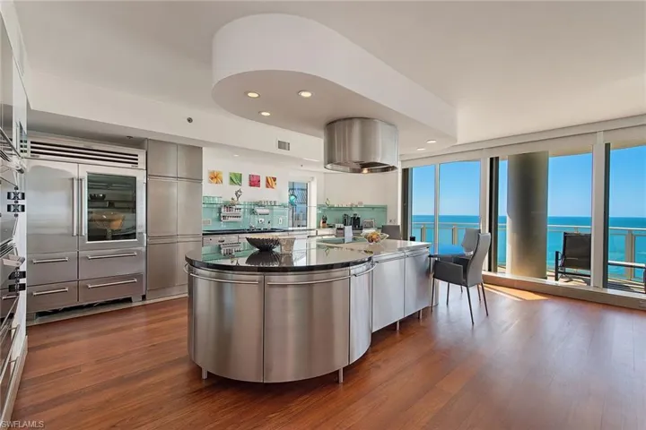 8231  Bay Colony  DR, Naples, FL 34108