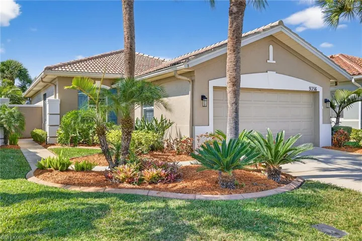 View of front of home featuring stucco siding, a garage, concrete driveway, and a front yard