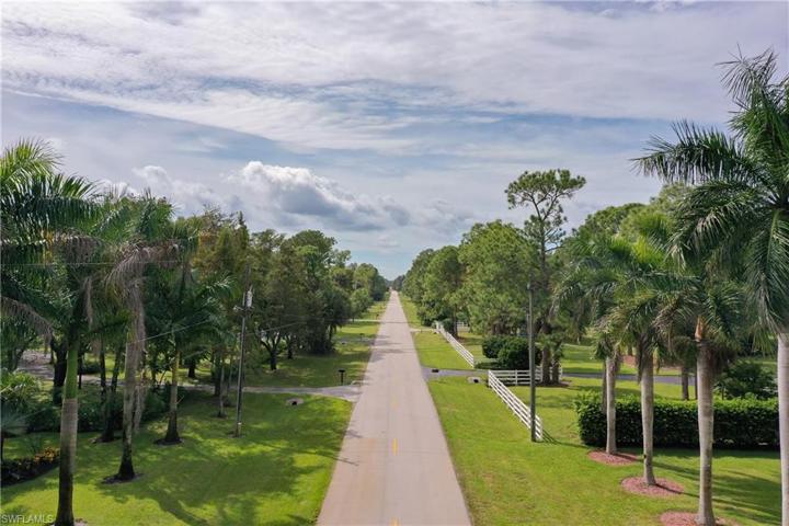 25 ST SW, NAPLES FL 34117