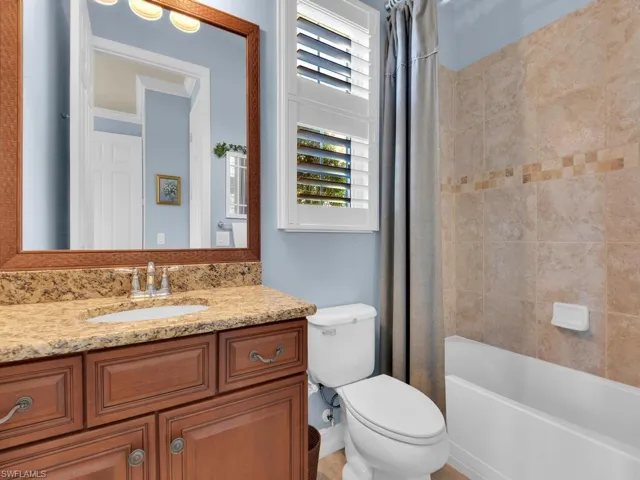 Full bathroom 2