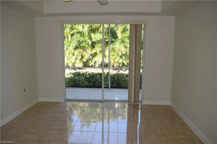 Unfurnished room featuring light tile patterned floors and a ceiling fan