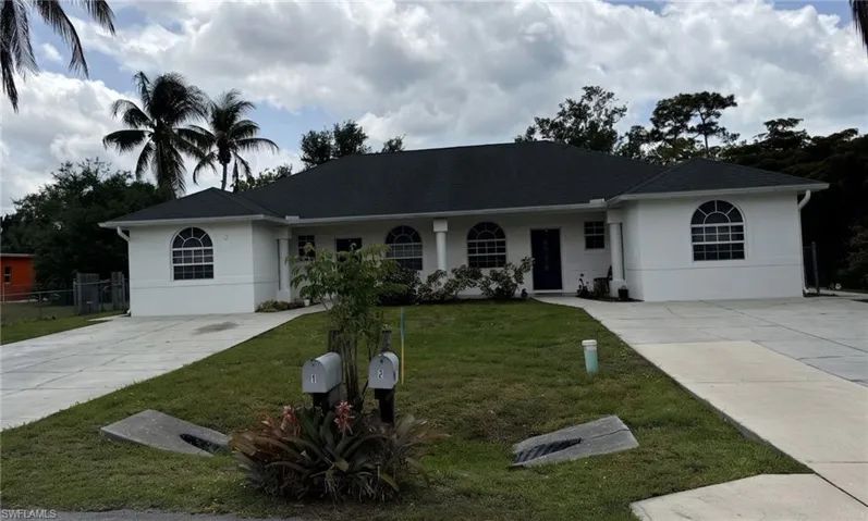 2500  Storter  AVE, Naples, FL 34112