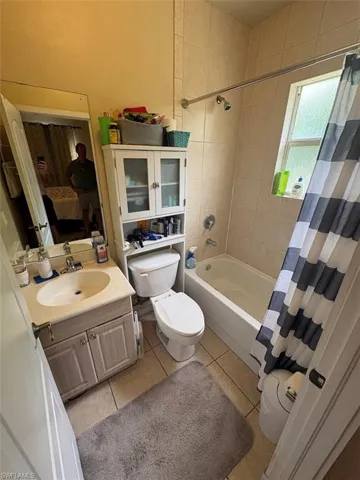 2500  Storter  AVE, Naples, FL 34112