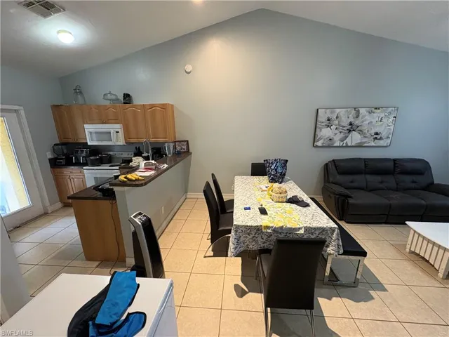 2500  Storter  AVE, Naples, FL 34112