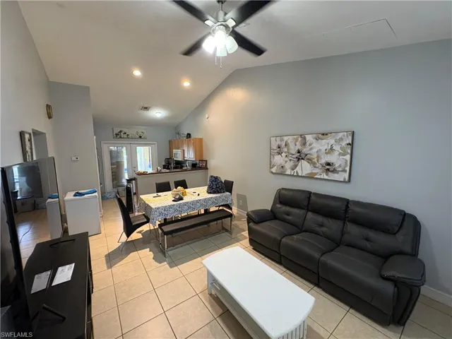 2500  Storter  AVE, Naples, FL 34112