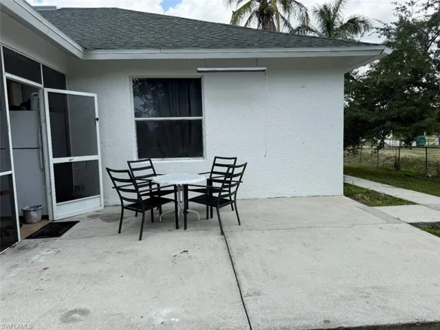 2500  Storter  AVE, Naples, FL 34112